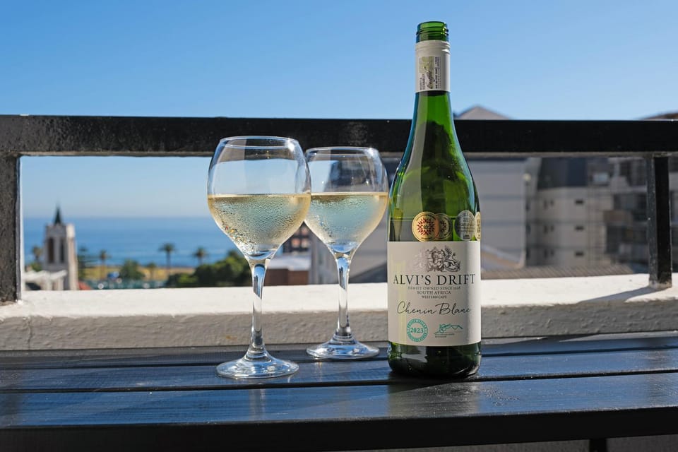 Food and drinks, Sea view, Drinks, Alcoholic drinks