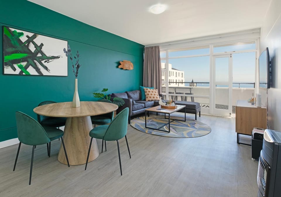 View (from property/room), Balcony/Terrace, Living room, Seating area, Dining area