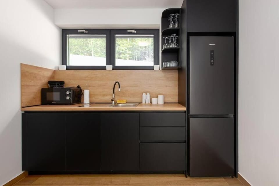 Coffee/tea facilities, Kitchen or kitchenette, stove, toaster