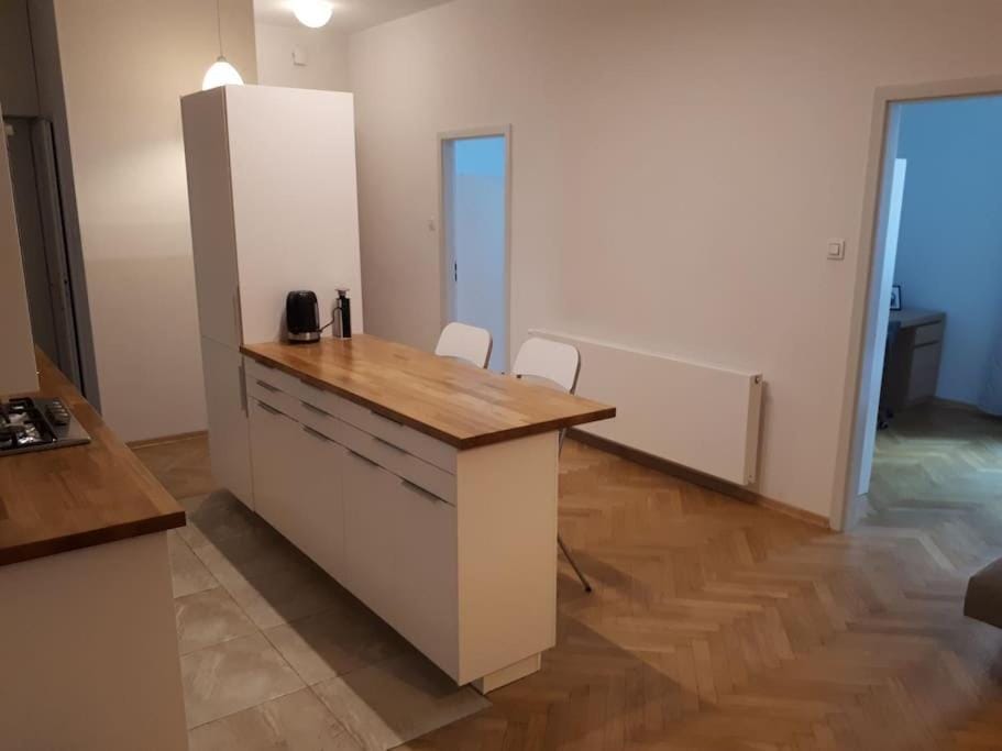 Centrally located apartment with 4 bedrooms Garbarska Apartment in Krakow