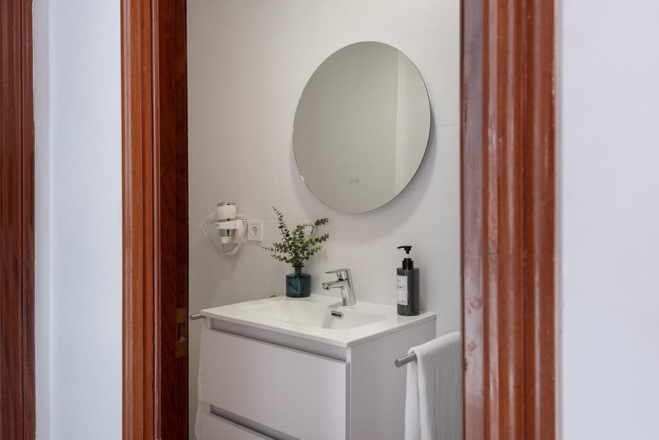 Shower, Bathroom, hair dryier