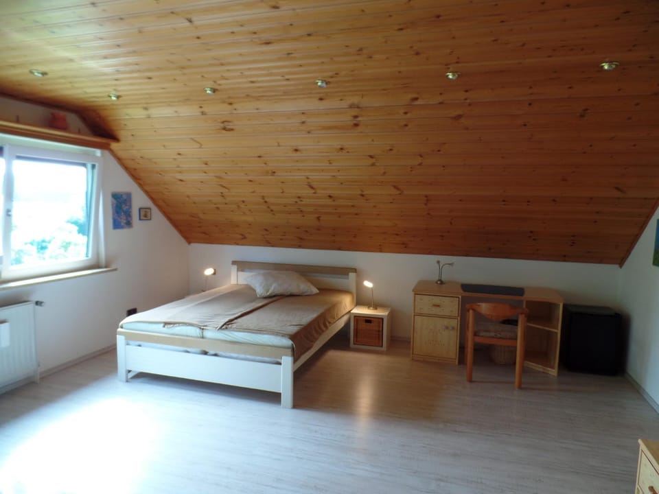 DG Wohn-Schlafraum mit Bad Apartment in Ramstein-Miesenbach