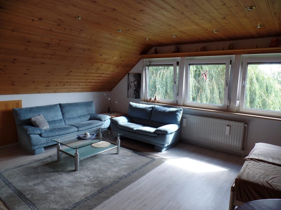 DG Wohn-Schlafraum mit Bad Apartment in Ramstein-Miesenbach