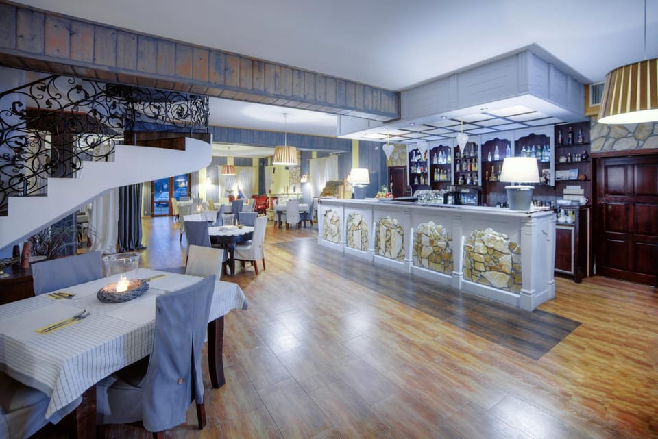 Lounge or bar