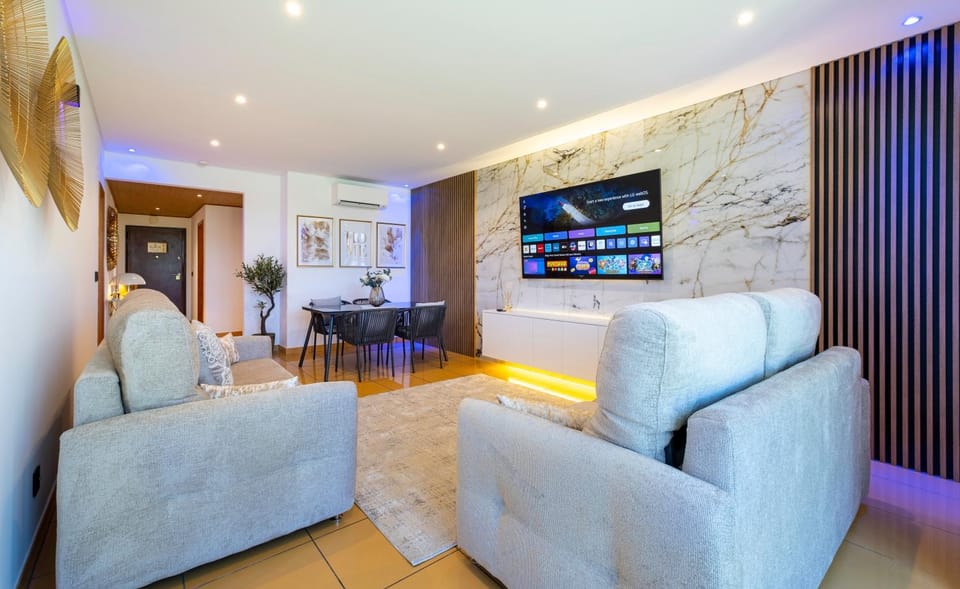 TV and multimedia, Living room, Seating area, Evening entertainment