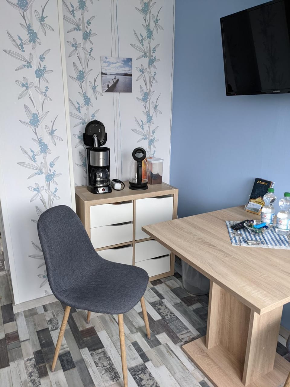 Coffee/tea facilities, Dining area