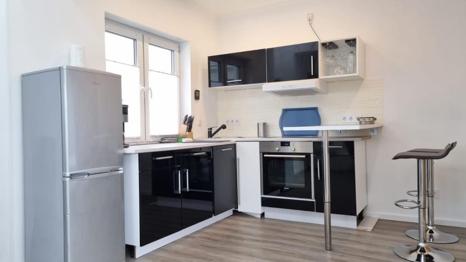 Kitchen or kitchenette, Dining area, dishwasher, stove