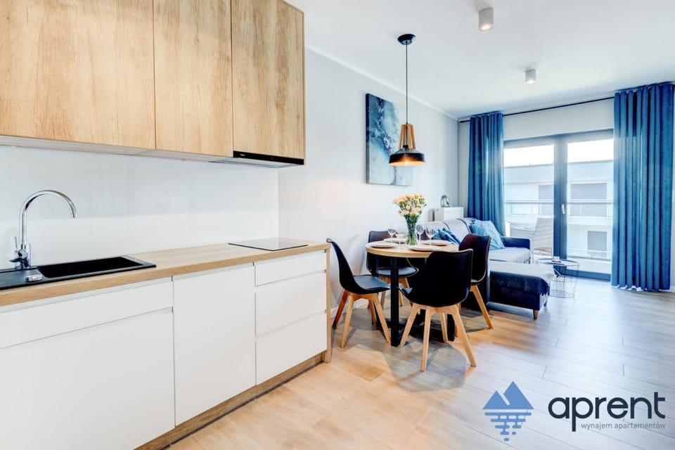 Kitchen or kitchenette, Dining area, stove