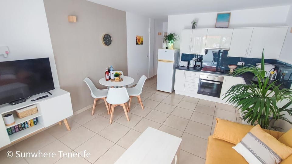 TV and multimedia, Kitchen or kitchenette, Living room, Dining area