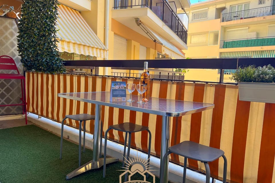 LE SURCOUF AirCo Appartement by 4 By SUNSET Apartment in Cannes