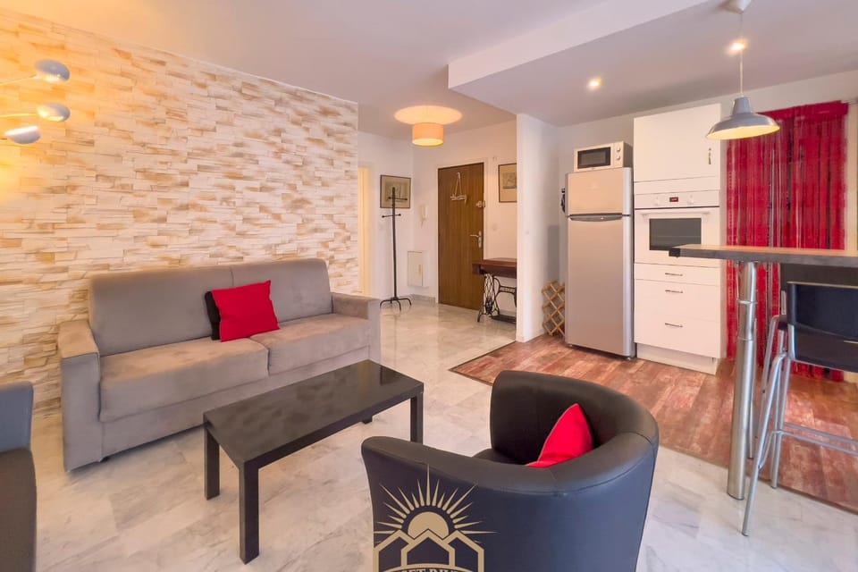 LE SURCOUF AirCo Appartement by 4 By SUNSET Apartment in Cannes