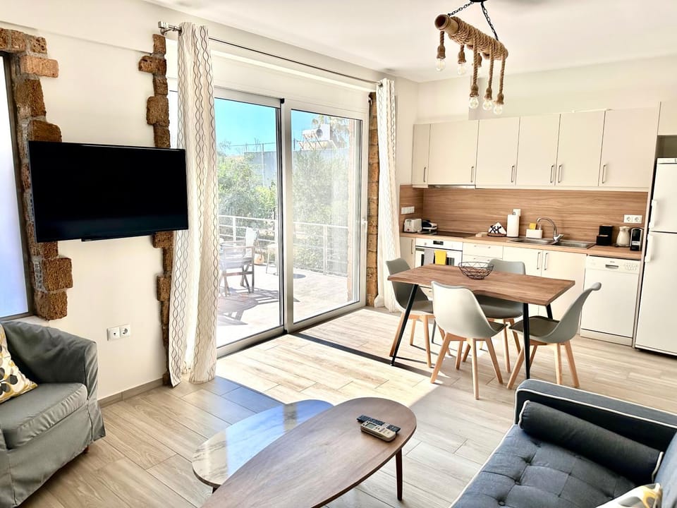 Cipollino Place House in Euboea