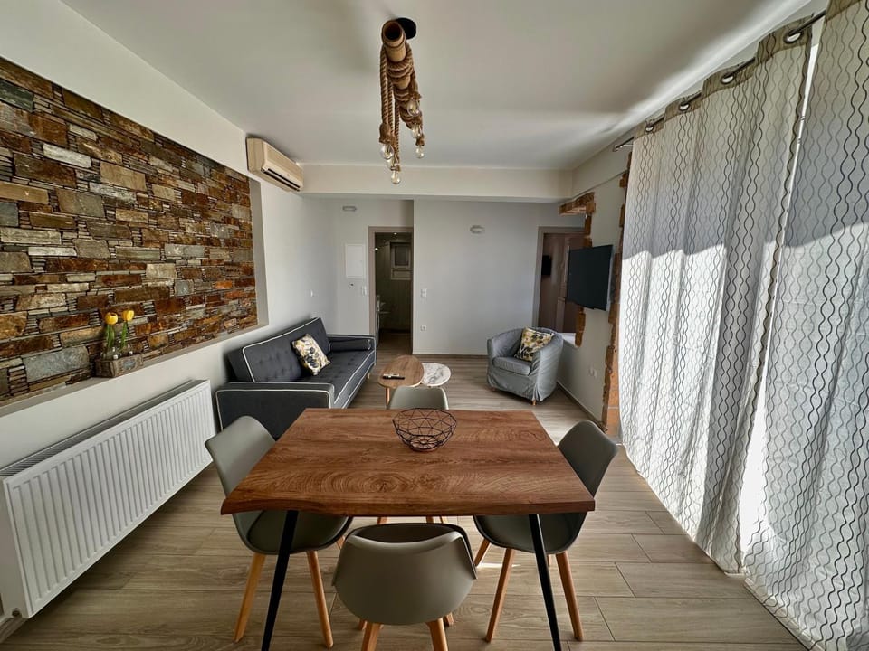 Cipollino Place House in Euboea