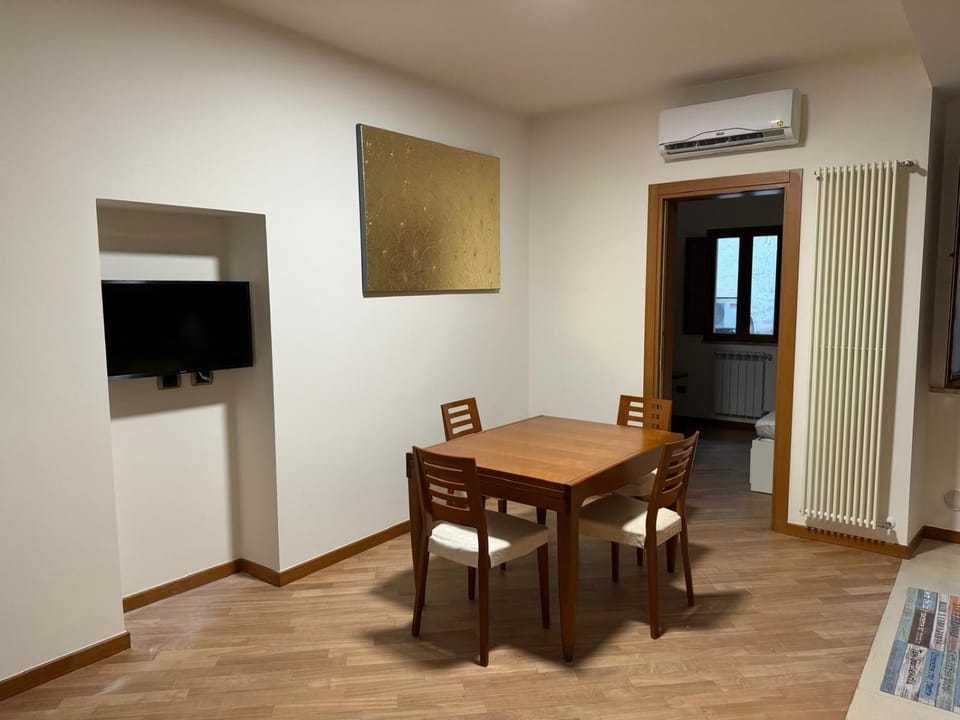 Communal lounge/ TV room, Living room, Seating area, Dining area