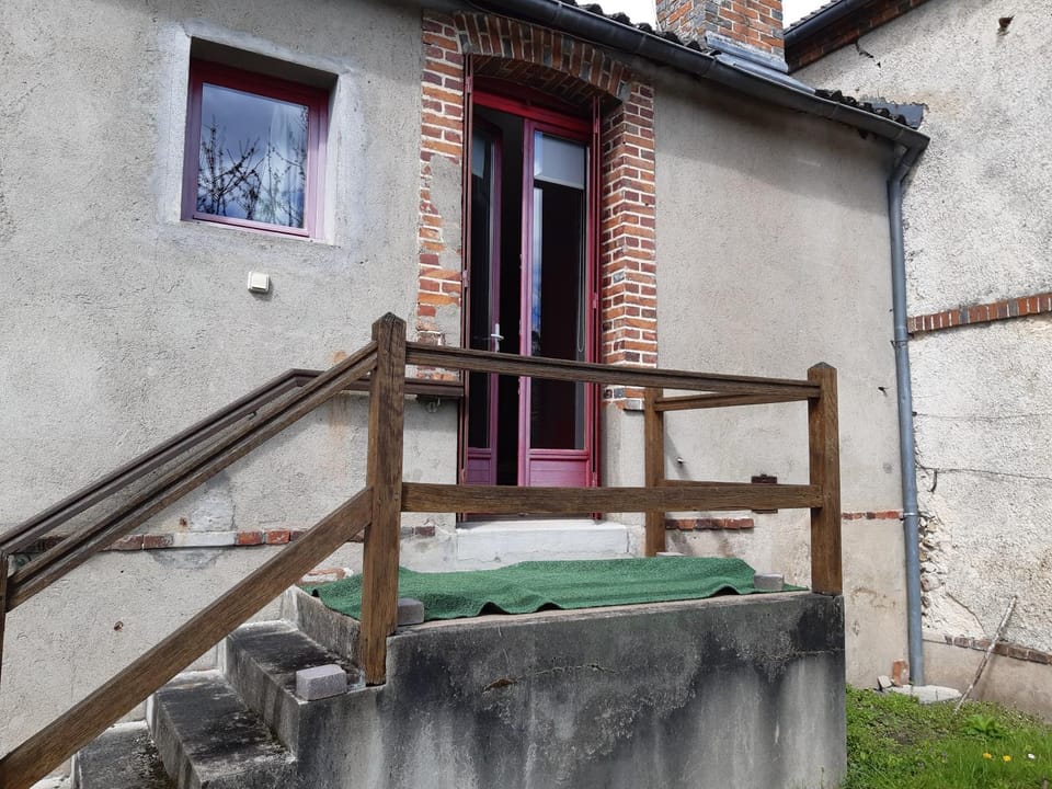 Les Volets rouges House in Centre-Val de Loire