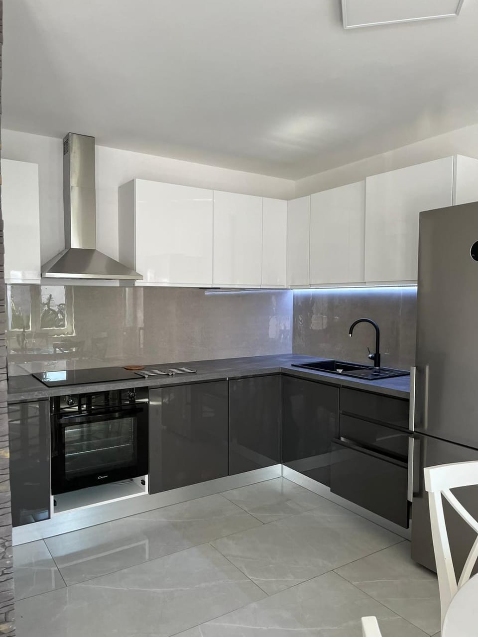 Kitchen or kitchenette, dishwasher, minibar, stove