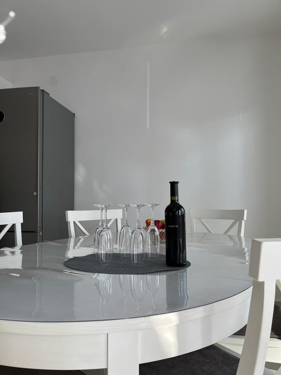 Kitchen or kitchenette, Dining area, Drinks, Alcoholic drinks