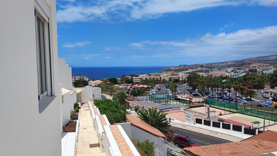 Property building, Neighbourhood, Sea view