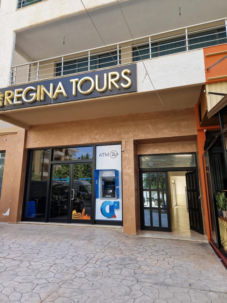 Facade/entrance