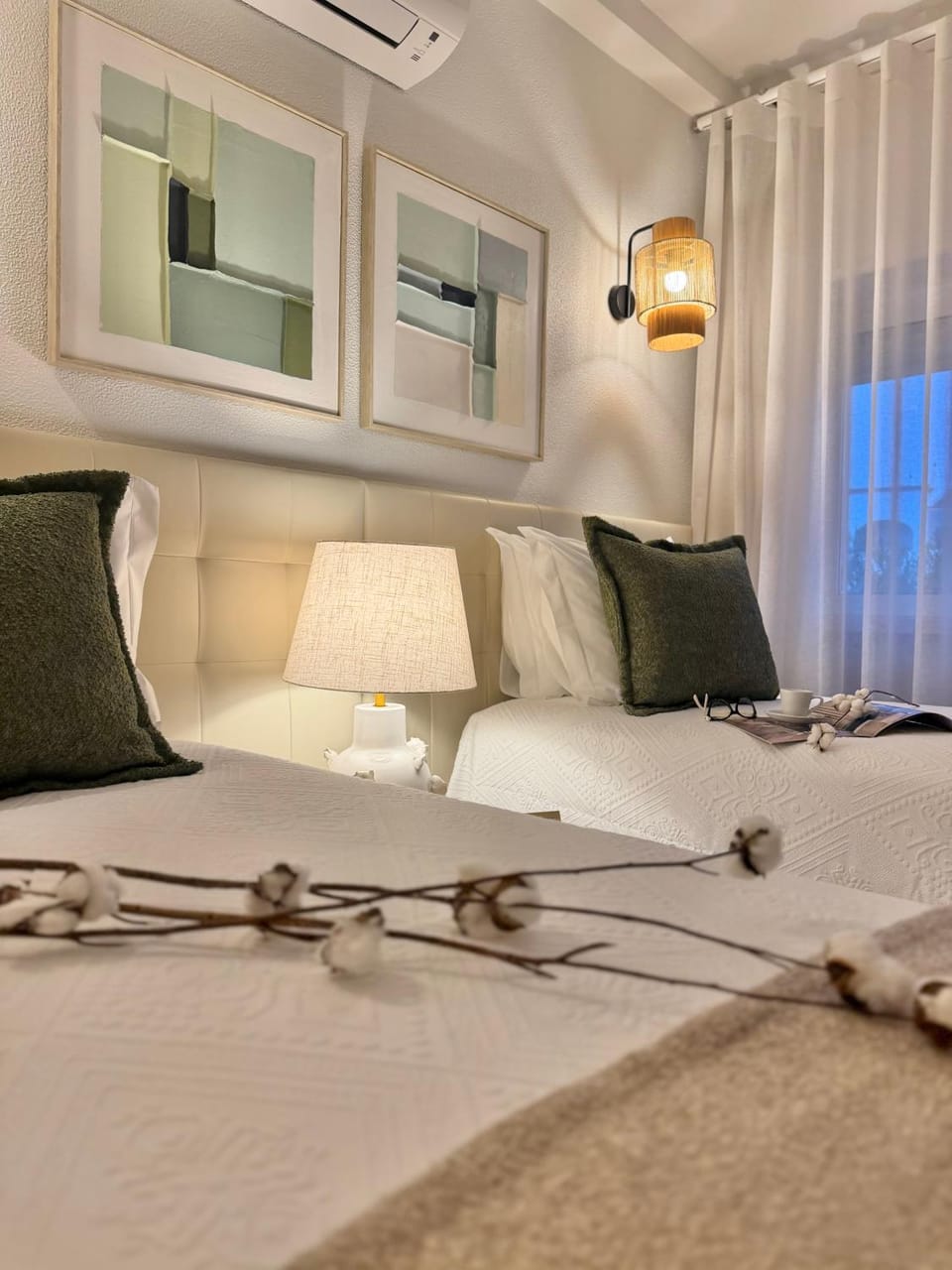 Bed, Bedroom, air conditioner