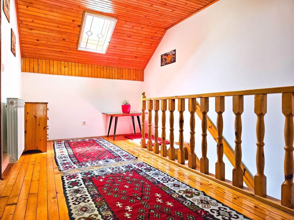 Sarajevo Pine Hideaway - Free Private Parking House in Federation of Bosnia and Herzegovina