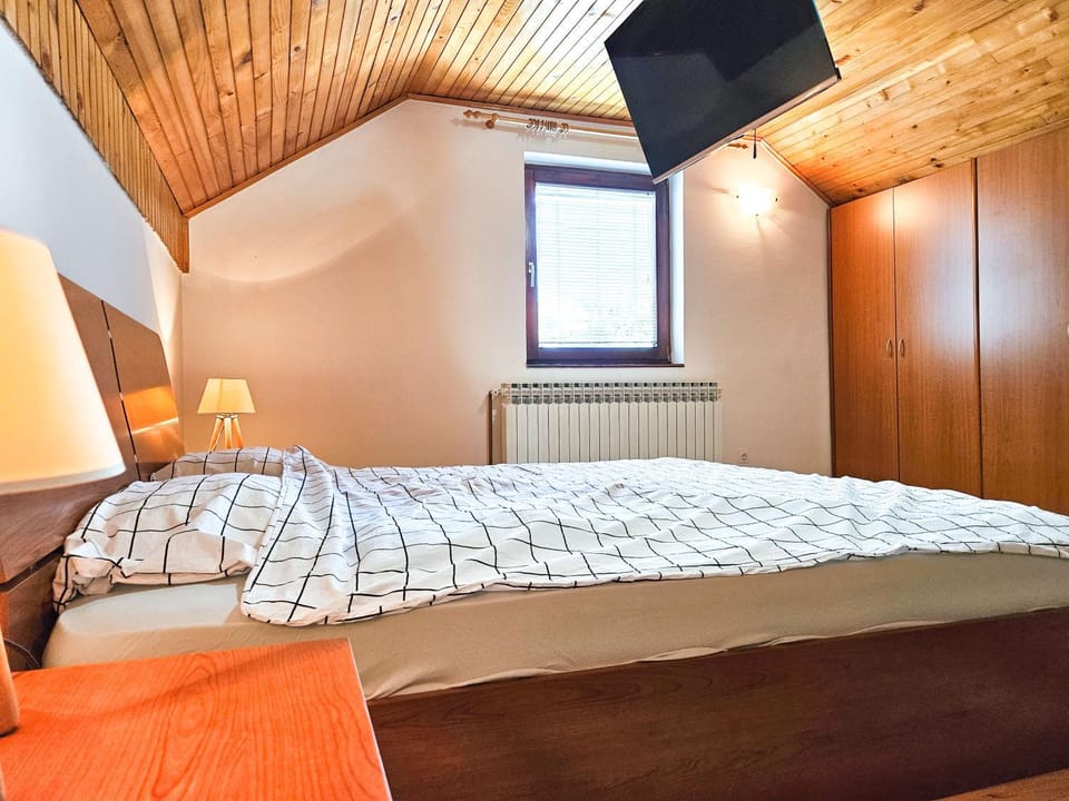 Sarajevo Pine Hideaway - Free Private Parking House in Federation of Bosnia and Herzegovina