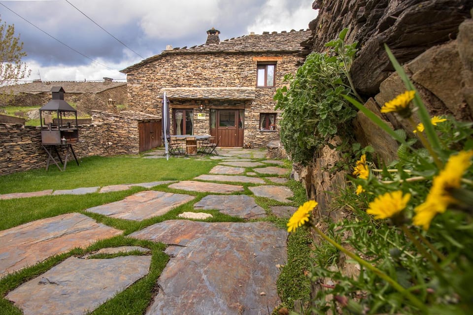 Property building, Facade/entrance, Garden