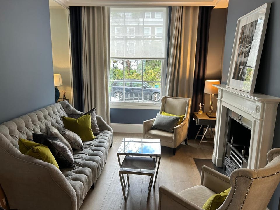 Luxury 4 Bedrooms 5 Baths 2 Receptions Family House with Garden Chelsea Villa in City of Westminster