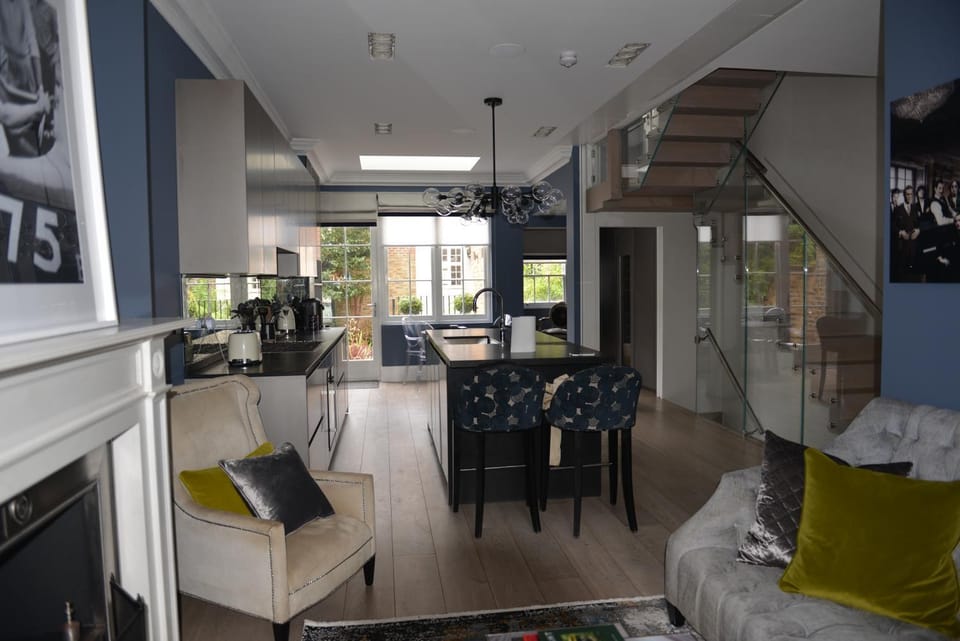 Luxury 4 Bedrooms 5 Baths 2 Receptions Family House with Garden Chelsea Villa in City of Westminster
