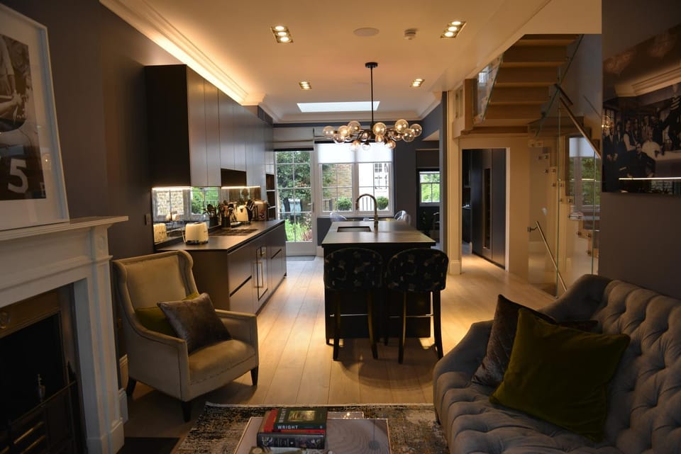 Luxury 4 Bedrooms 5 Baths 2 Receptions Family House with Garden Chelsea Villa in City of Westminster