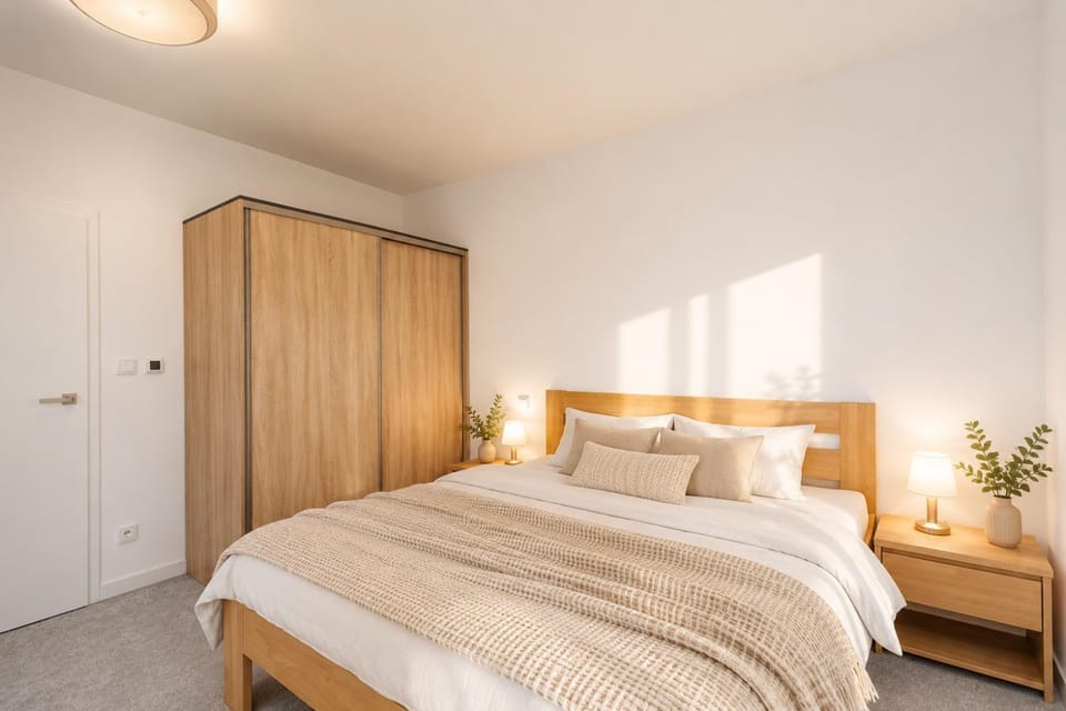 ALURE RESIDENCES 12 & 24h self check-in & private parking next to the apartment building included, CITY CENTER right on SNP Square in a quiet passage, new building, best deal in town Apartment in Slovakia
