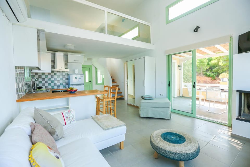 Kitchen or kitchenette, Living room, Seating area
