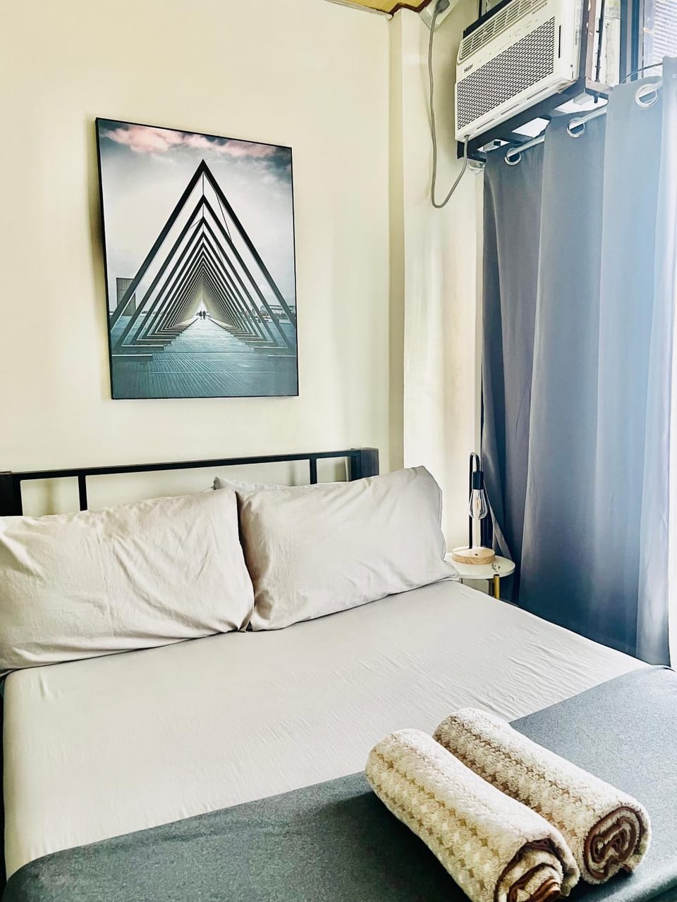 Complete Amenities Cozy Studio with Balcony Apartment in Naga