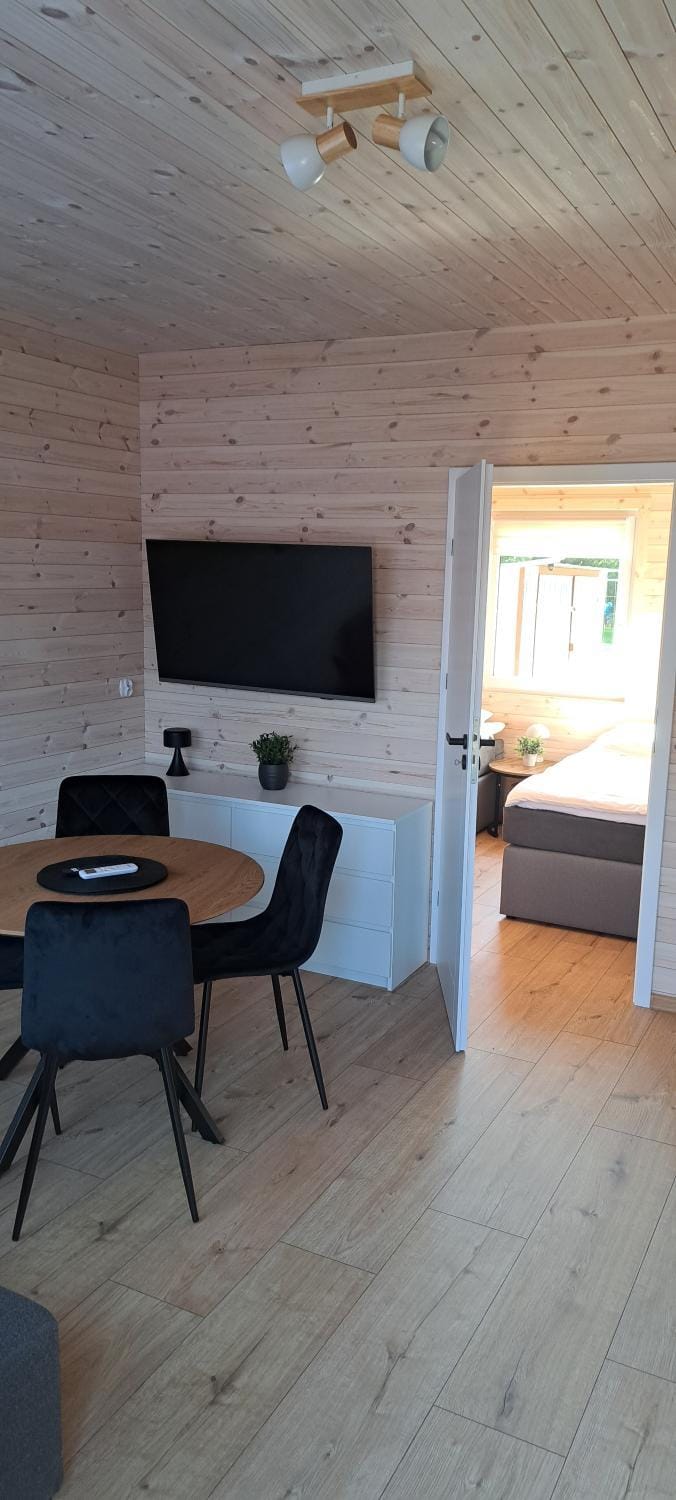 TV and multimedia, Living room, Seating area, Dining area