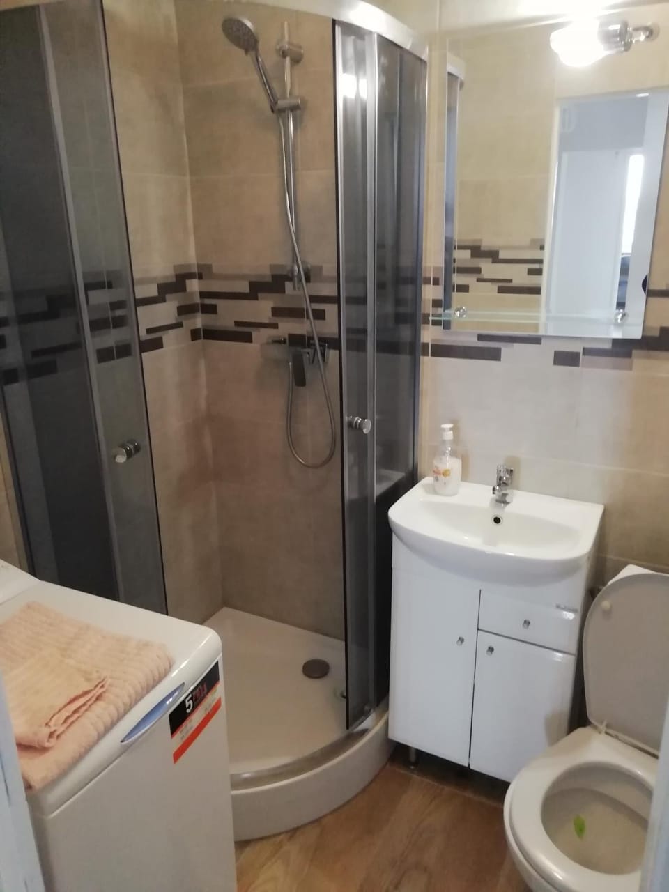 Shower, Toilet, Bathroom, towels