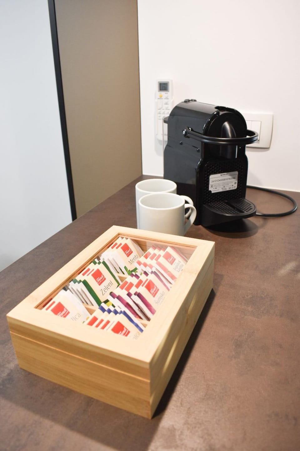 Coffee/tea facilities, Kitchen or kitchenette