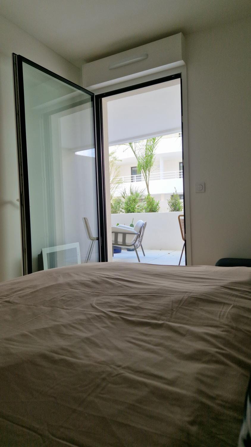 Bed, Balcony/Terrace, Photo of the whole room, Bedroom