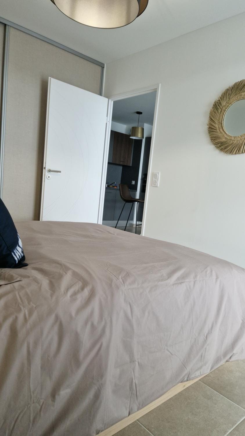 Bed, Photo of the whole room, Bedroom, wardrobe