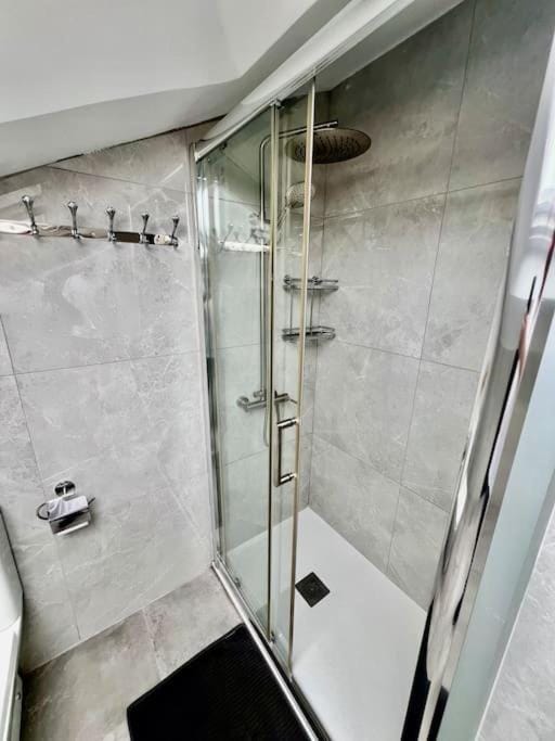 Los Cristianos Oasis, Modern Beachside Duplex Apartment in Los Cristianos
