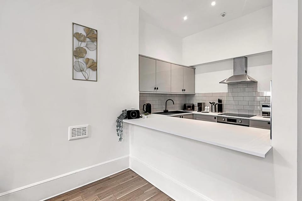 Contemporary Oasis in Paddington Apartment in City of Westminster