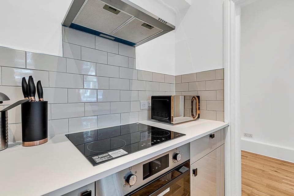 Contemporary Oasis in Paddington Apartment in City of Westminster