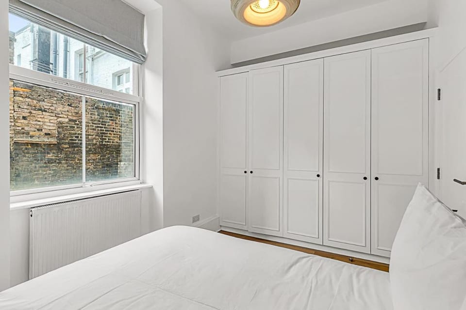 Contemporary Oasis in Paddington Apartment in City of Westminster
