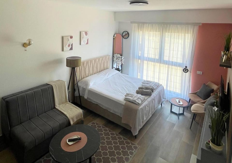Bed, Photo of the whole room, Bedroom, Street view
