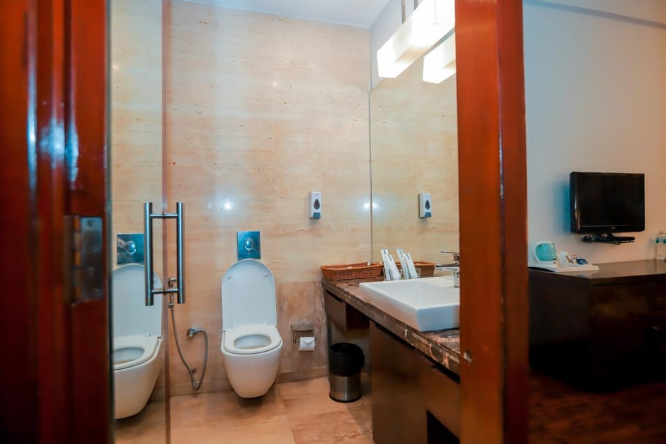 Shower, Toilet