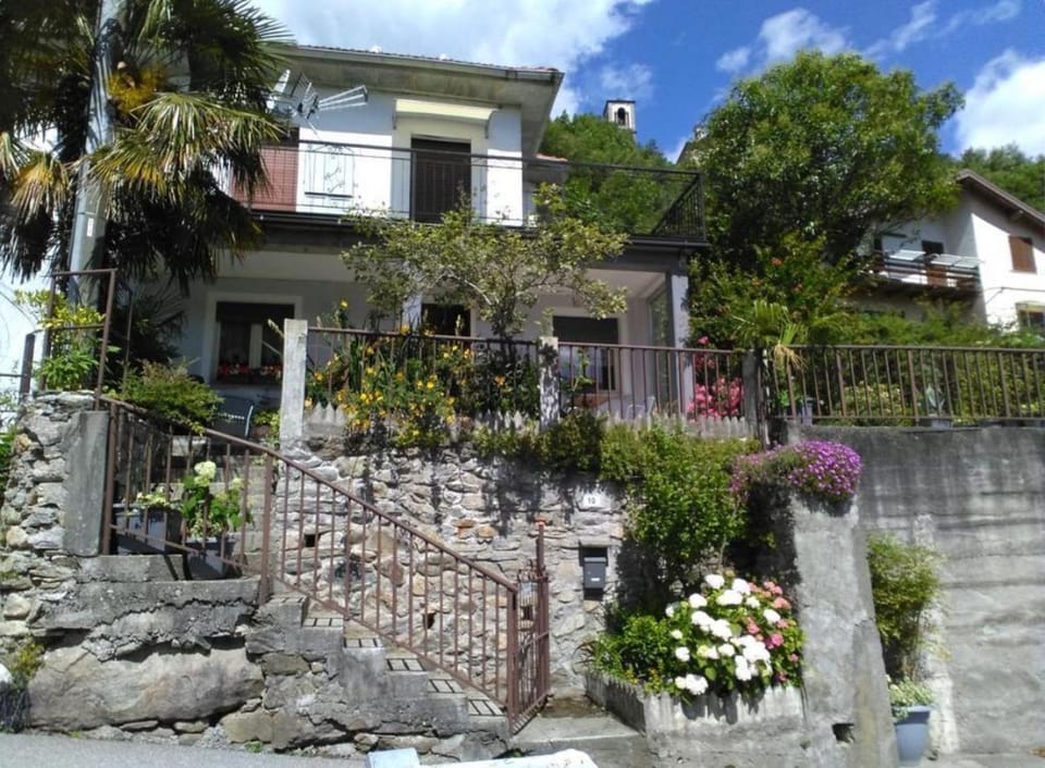 Property building, Balcony/Terrace, Garden view