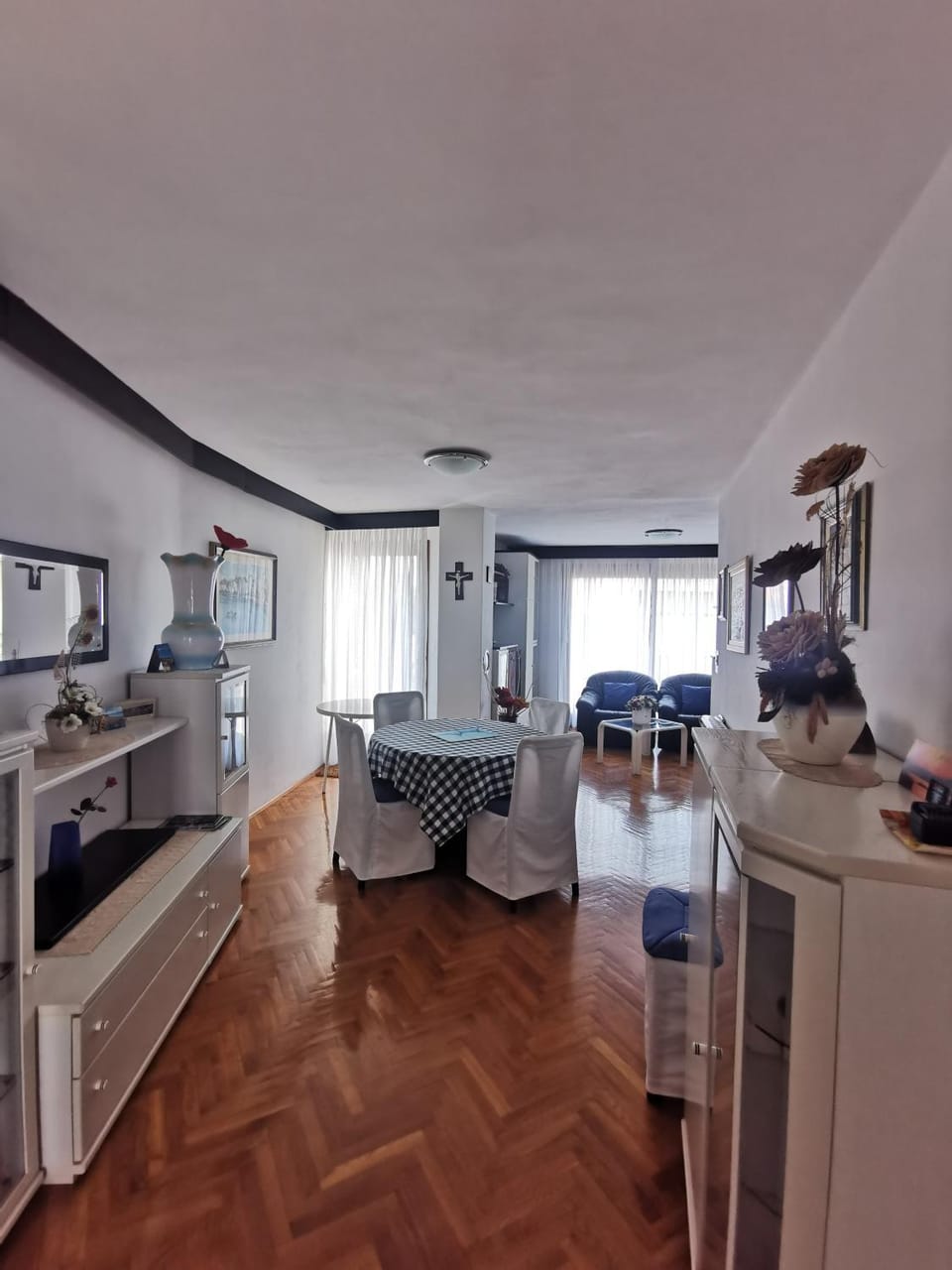 TV and multimedia, Living room, Seating area, Dining area