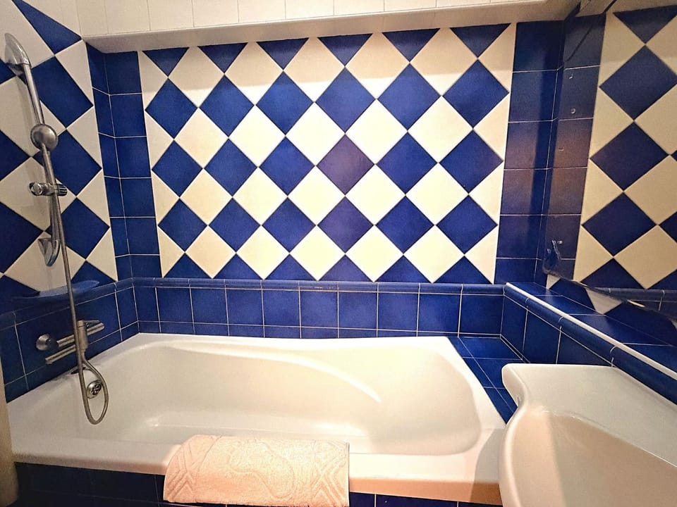 Bathroom, Bath
