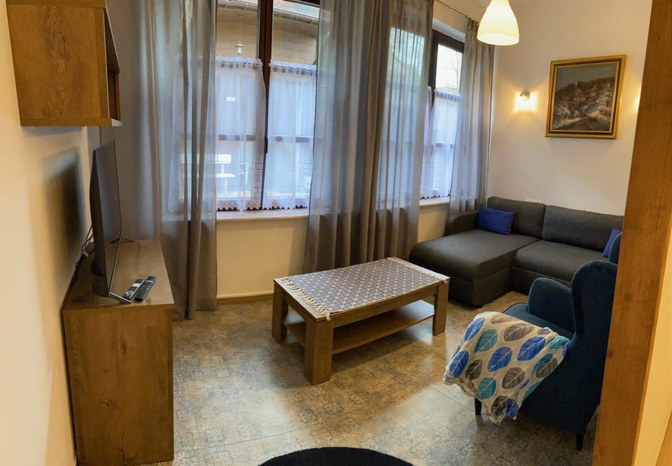 Communal lounge/ TV room, TV and multimedia, Living room, Seating area