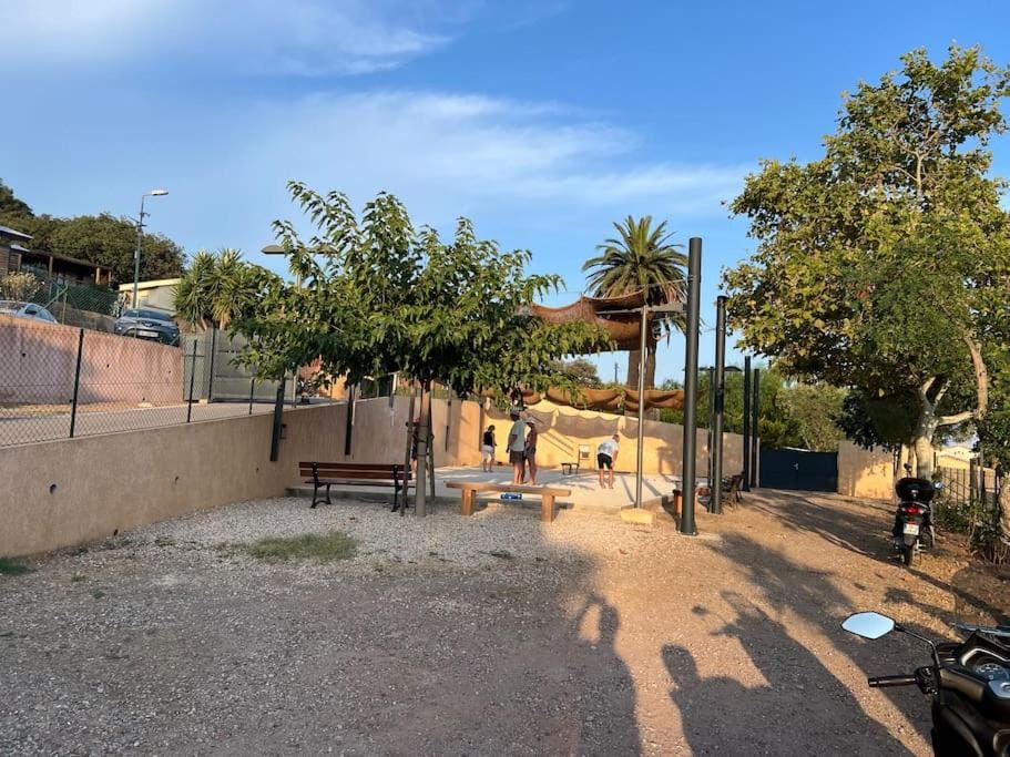 La Cabane de Bob - Saint-Raphael Campground/ 
RV Resort in Saint-Raphael