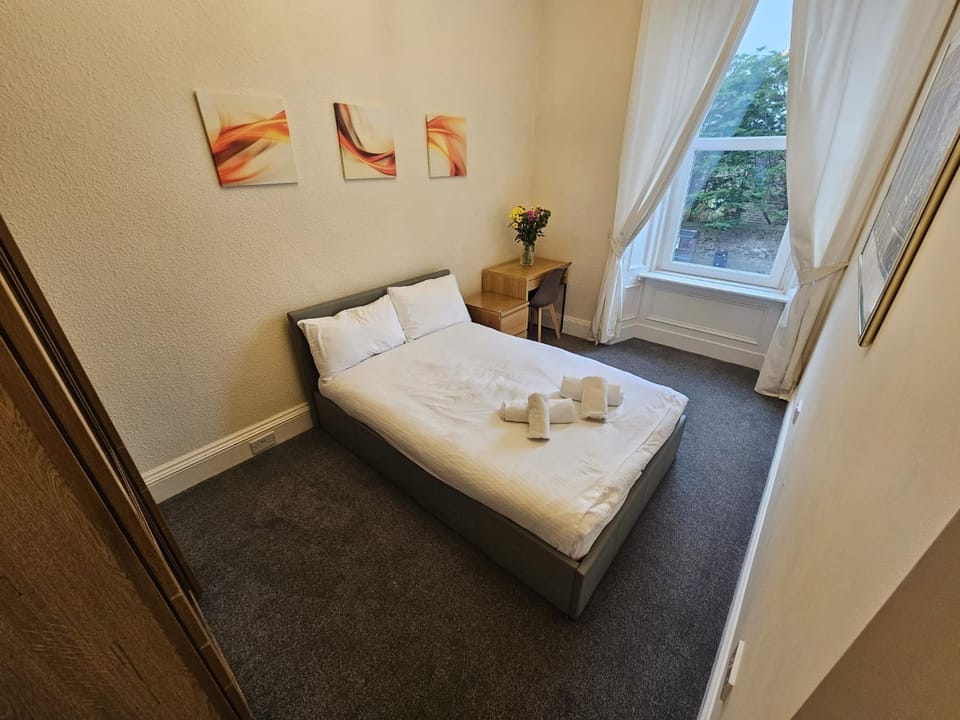 Lovely apt sleeps 8 close to ctr Apartment in Edinburgh
